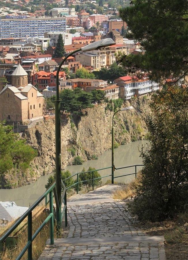 Big Three Apartments In Avlabari, Old Tbilisi Exteriör bild